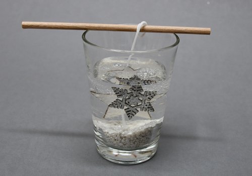 Bougie en gel décorée avec des carreaux de mosaïques en verre